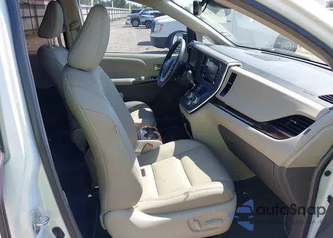 2019 Toyota Sienna Xle 8 Passenger z USA, uszkodzony, nr VIN 5TDYZ3DC4KS008620